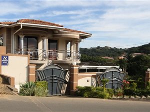 3 Bed House in Lovu