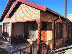 3 Bed House in Mandela View