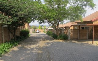 1 Bedroom Apartment in Wilgeheuwel