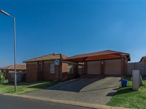3 Bed House in Olievenhoutbosch