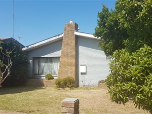 5 Bed House in Lotus River