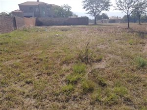 1114 m² Land available in Gateway Manor