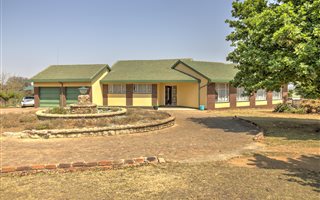 8565 m² Farm in President Park