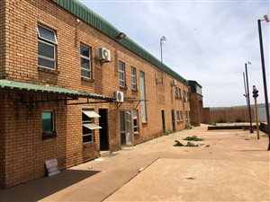 991 m² Industrial space in Waltloo