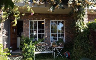 2 Bedroom Townhouse in Doornpoort and surrounds