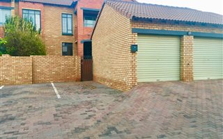2 Bedroom Townhouse in Equestria