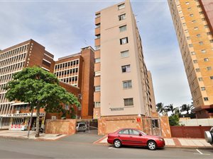2 Bed Apartment in Amanzimtoti