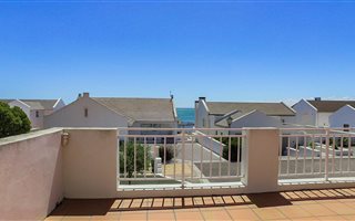 5 Bedroom House in Shelley Point