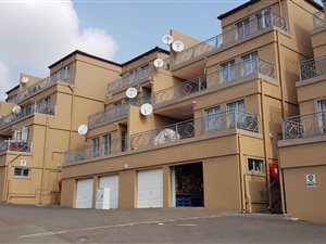 3 Bed Apartment in Amanzimtoti