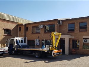 1292 m² Commercial space in Montana Park