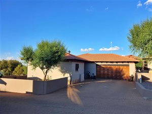 3 Bed Townhouse in Woodland Hills