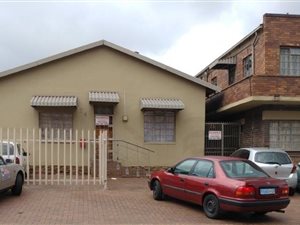 10 Bed House in Robertsham