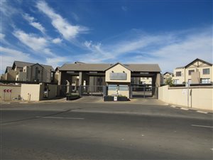 2 Bed Apartment in Ruimsig