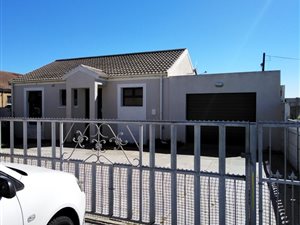 2 Bed House in Strandfontein