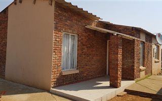 3 Bedroom House in Roodepan