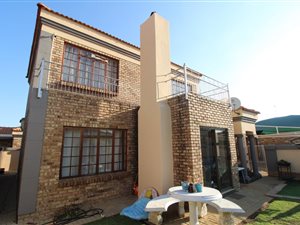 3 Bed Townhouse in Grimbeek Park