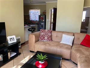 2 Bed Townhouse in Die Hoewes