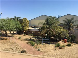 3270 m² Industrial space in Rosslyn