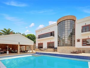 17 Bed House in River Club