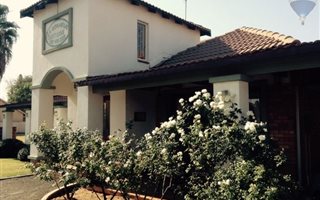 5 Bed, Bed and Breakfast in Irene Park