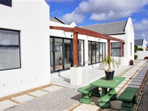 3 Bed House in Golden Mile