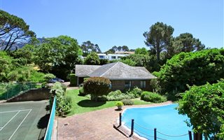 6 Bedroom House in Bishopscourt