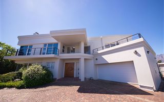 3 Bedroom House in Erinvale Estate