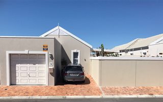 3 Bedroom House in Sunningdale