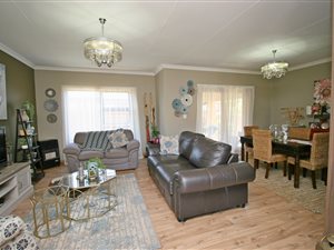 3 Bed Townhouse in Heuningklip
