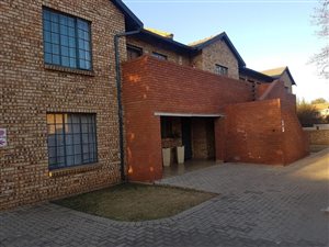 2 Bed Townhouse in Meyerton Central