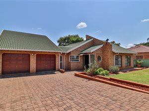 4 Bed House in Montana Park