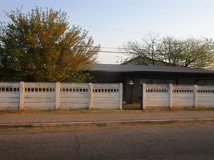 3 Bed House in Bosmont