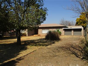 3 Bed House in Daggafontein