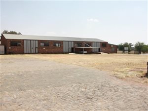 Commercial space in Parys