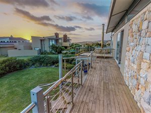 4 Bed House in Oubaai and surrounds