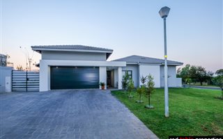 3 Bedroom House in Hazeldean (Silverlakes Surroundings)