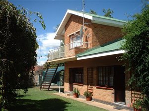 6 Bed House in Bayswater