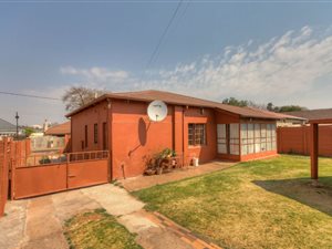 2 Bedroom House in Roodepoort North