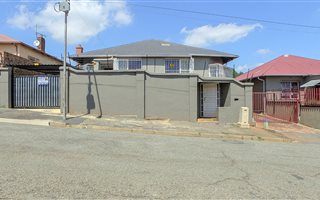 3 Bedroom House in Kensington