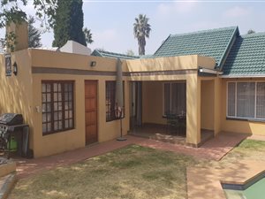 3 Bed House in Weltevreden Park
