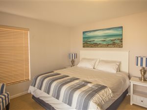 4 Bed House in Voelklip