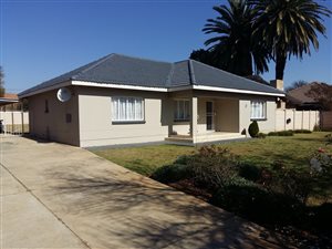 3 Bed House in Songloed