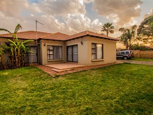 3 Bed House in Daggafontein