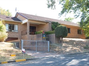 3 Bed House in Onder Papegaaiberg