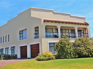 5 Bed House in St Francis On Sea