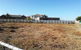 600 m² Land available in Klein Brak River