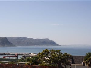 2 Bed Apartment in Simons Town
