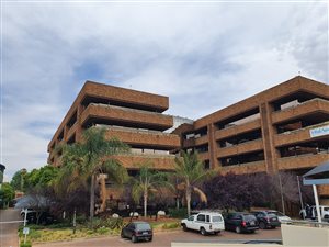 210 m² Office Space in Bedfordview