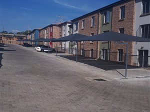 2 Bedroom Apartment in Rooihuiskraal North