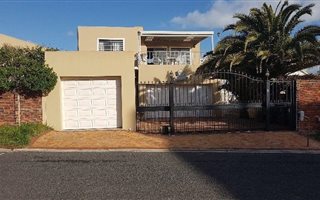 2 Bedroom House in Tableview